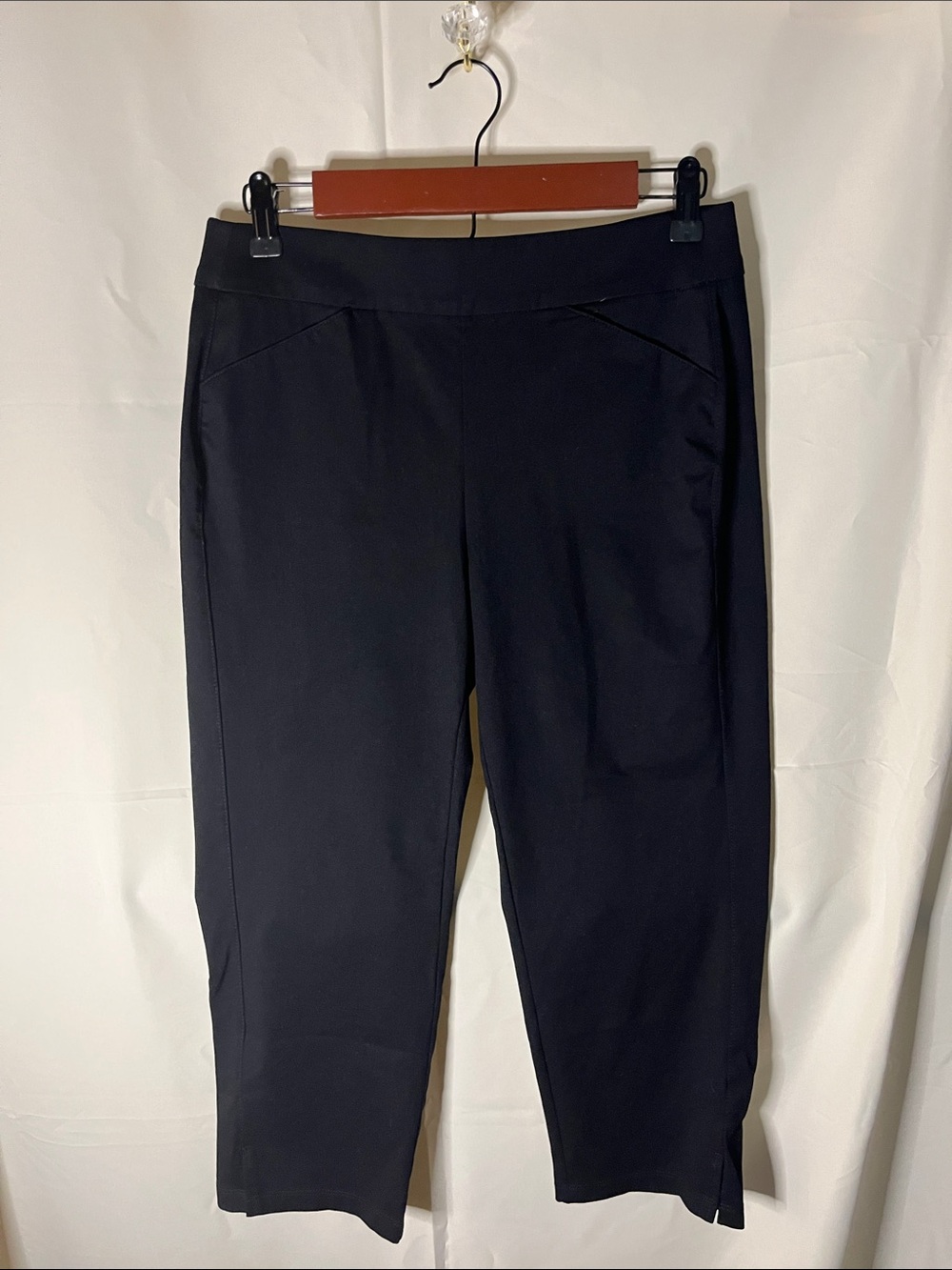 Chico's Black Cropped Pull-On Ankle Pants